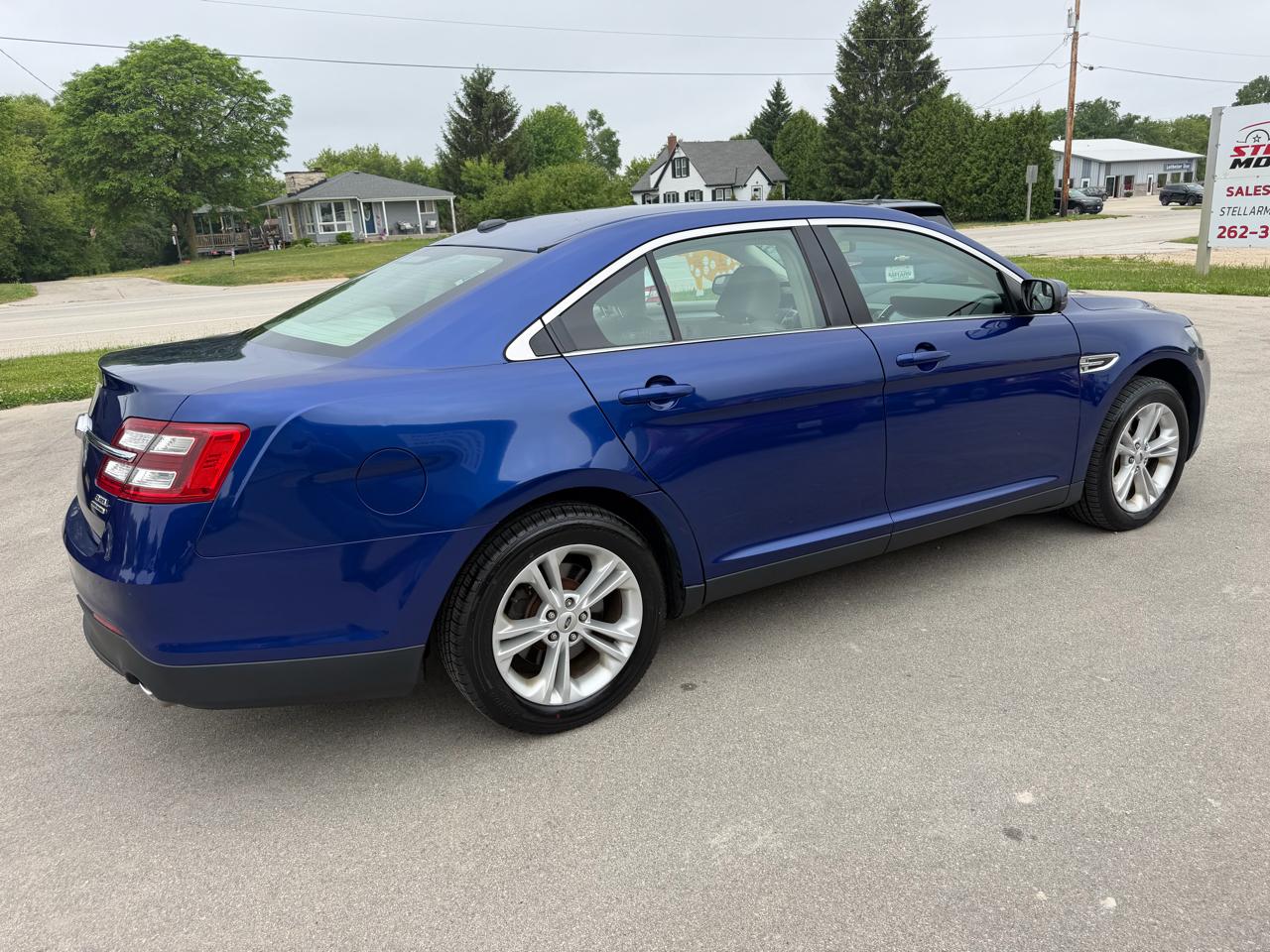 Ford Taurus 4dr Sdn SEL FWD 2015