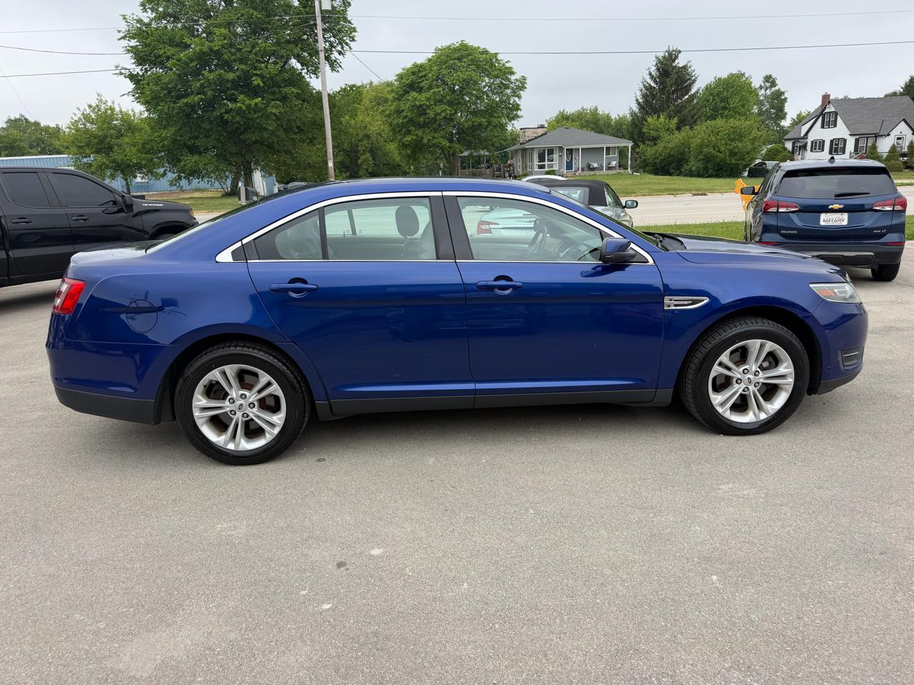 Ford Taurus 4dr Sdn SEL FWD 2015