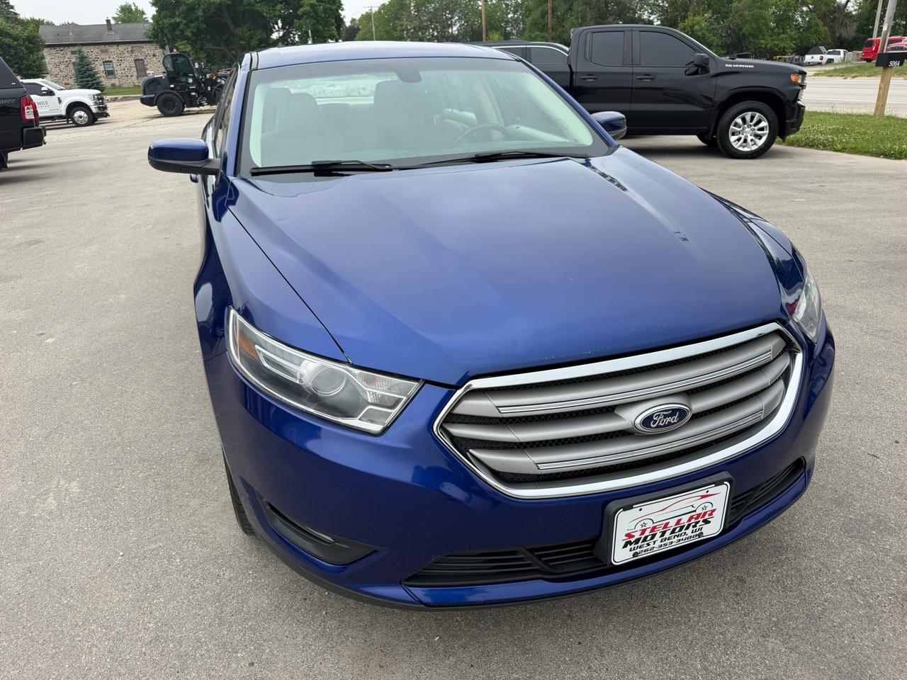 Ford Taurus 4dr Sdn SEL FWD 2015