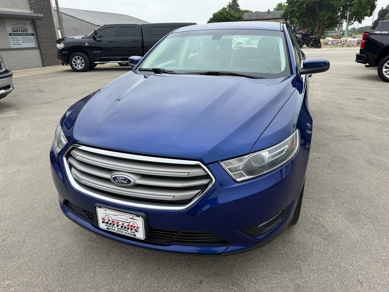 Ford Taurus 4dr Sdn SEL FWD 2015