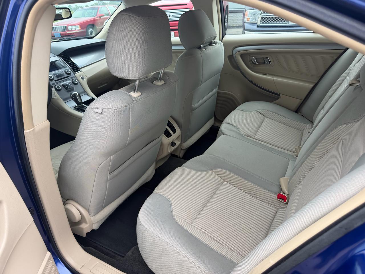 Ford Taurus 4dr Sdn SEL FWD 2015