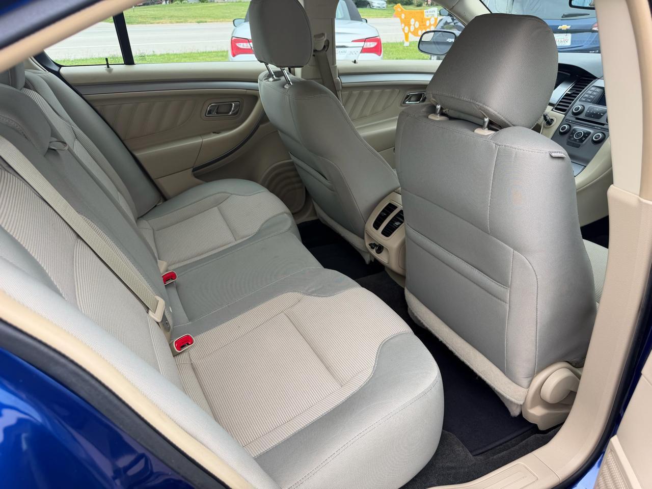 Ford Taurus 4dr Sdn SEL FWD 2015