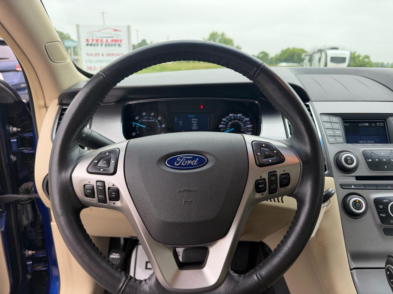 Ford Taurus 4dr Sdn SEL FWD 2015
