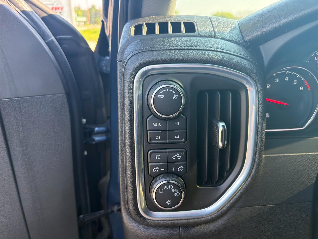 Chevrolet Silverado 1500 4WD Crew Cab 147" RST 2019
