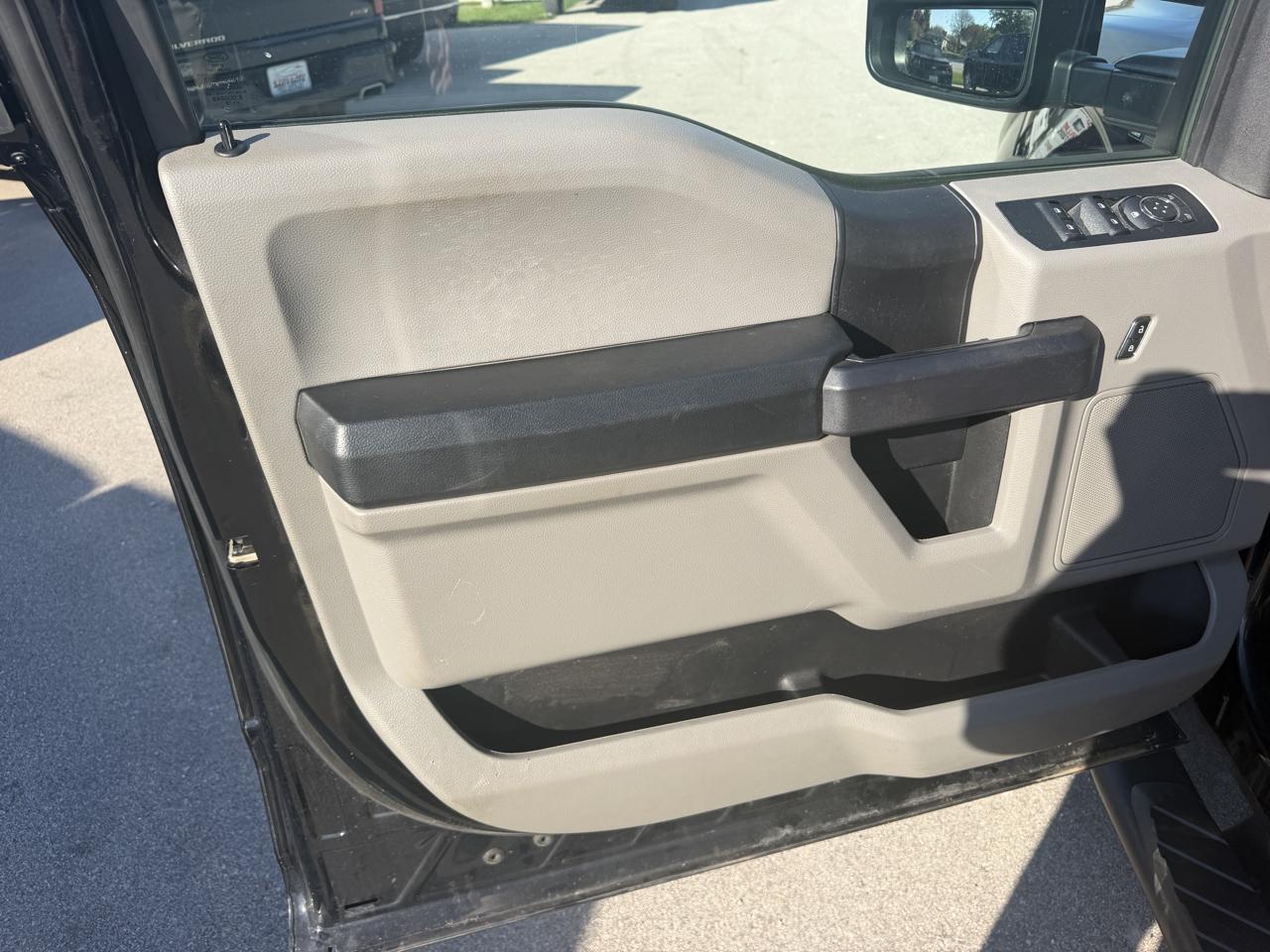 Ford F-150 4WD SuperCrew 150" XL 2019
