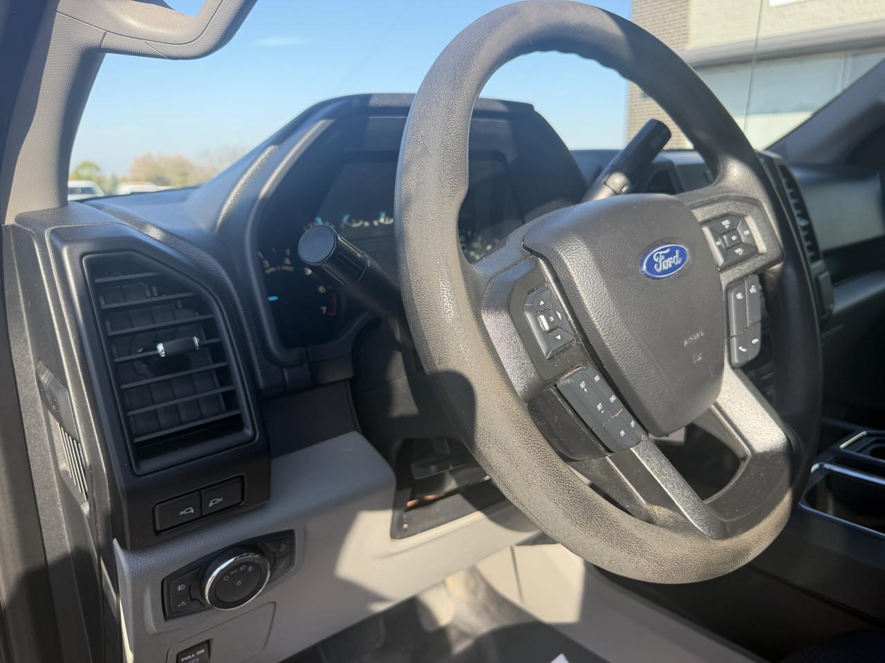 Ford F-150 4WD SuperCrew 150" XL 2019