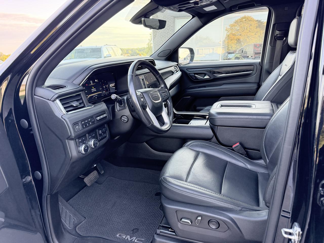 2022 GMC Yukon Denali - Photo 16