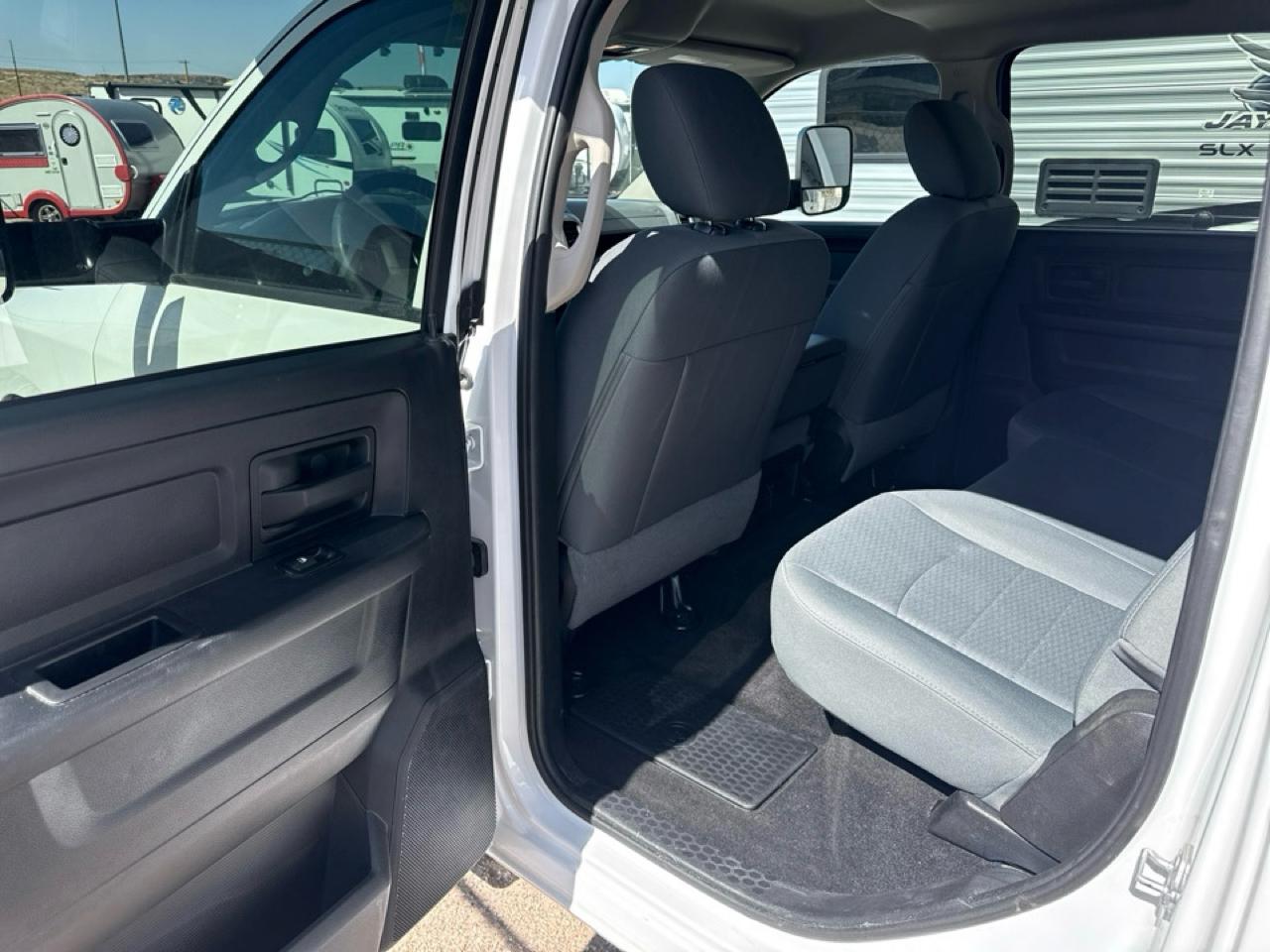 RAM 3500 Tradesman Crew Cab 4WD DRW 2015