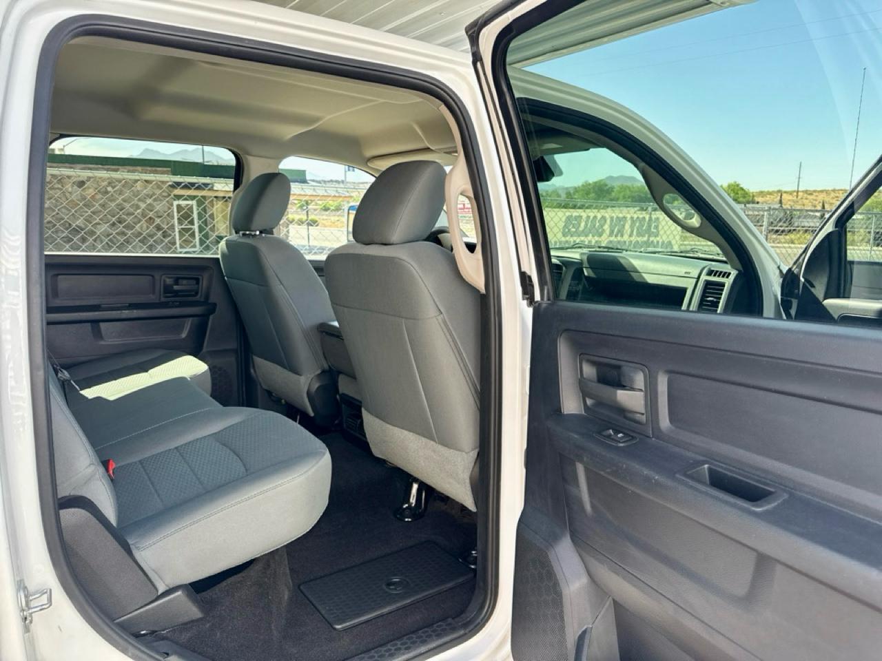 RAM 3500 Tradesman Crew Cab 4WD DRW 2015