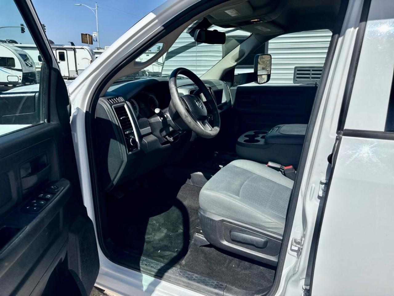 RAM 3500 Tradesman Crew Cab 4WD DRW 2015