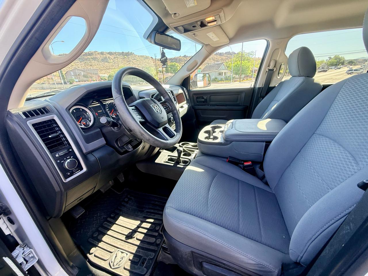 RAM 3500 Tradesman Crew Cab 4WD DRW 2015