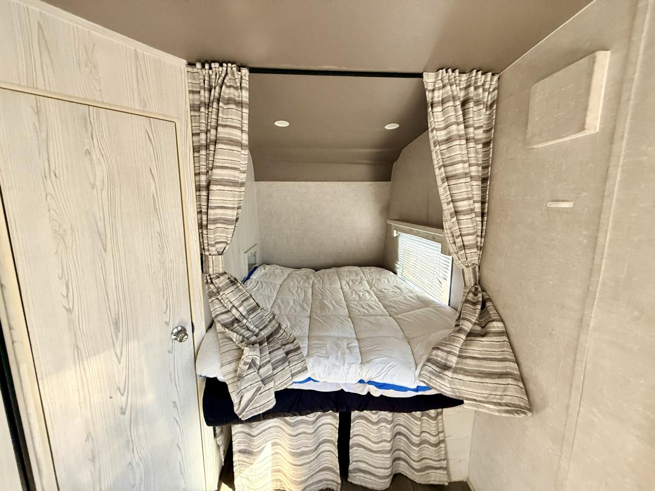 Eclipse RV Iconic Base 2023