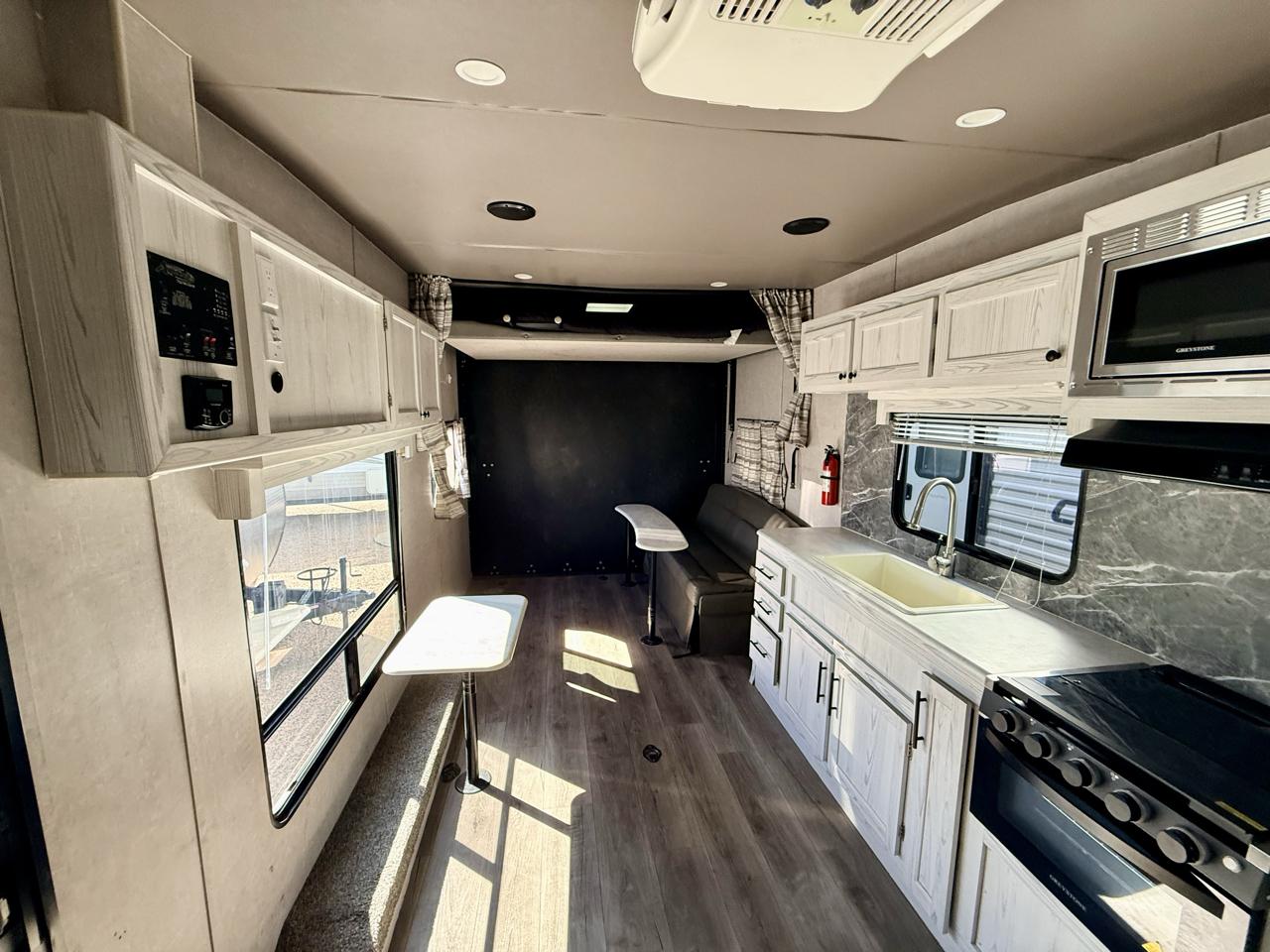Eclipse RV Iconic Base 2023
