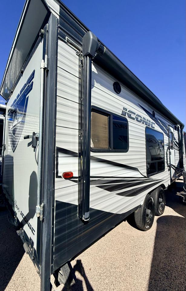 Eclipse RV Iconic Base 2023