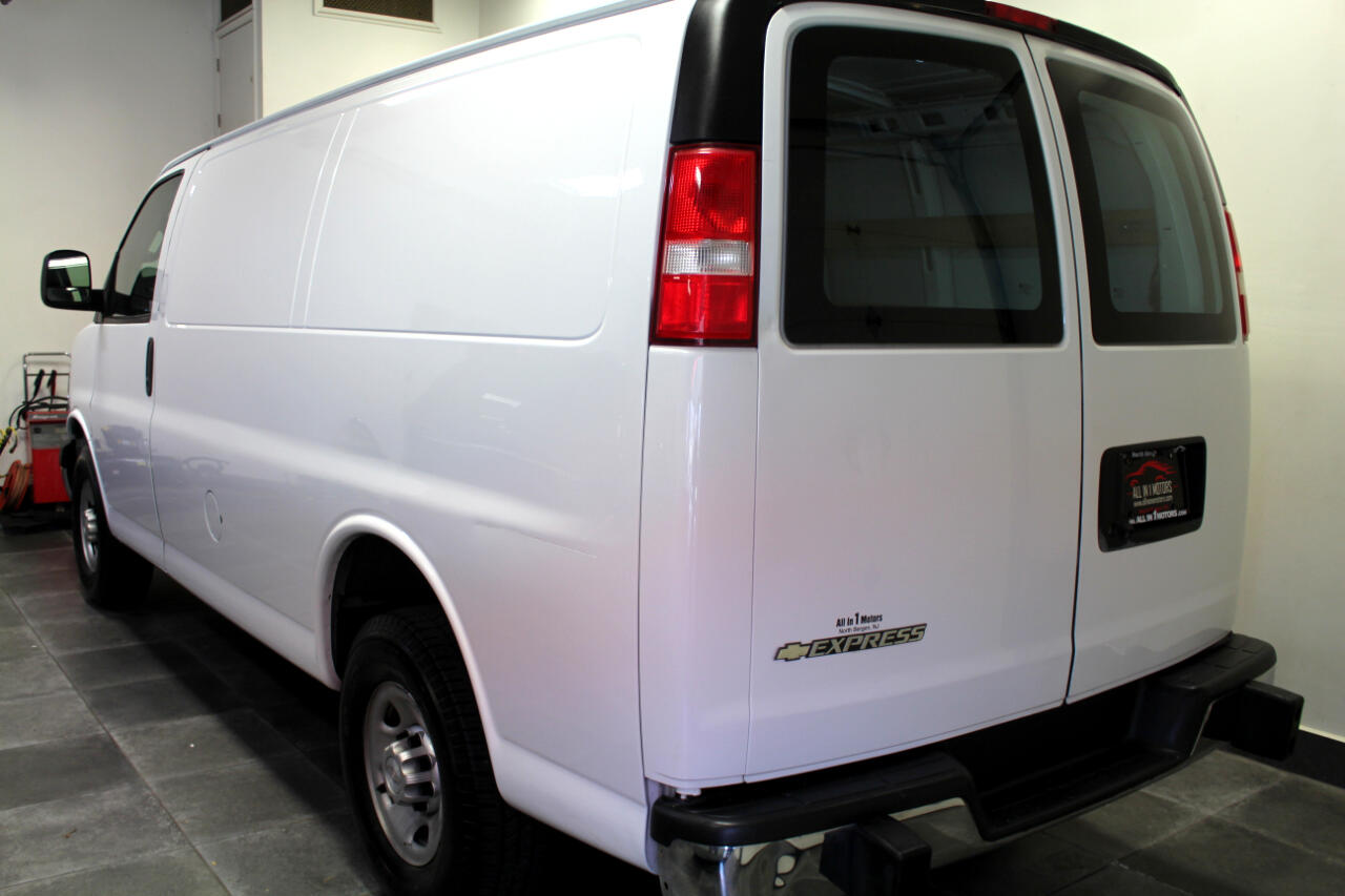 2018 Chevrolet Express Cargo Van 2500 photo 3