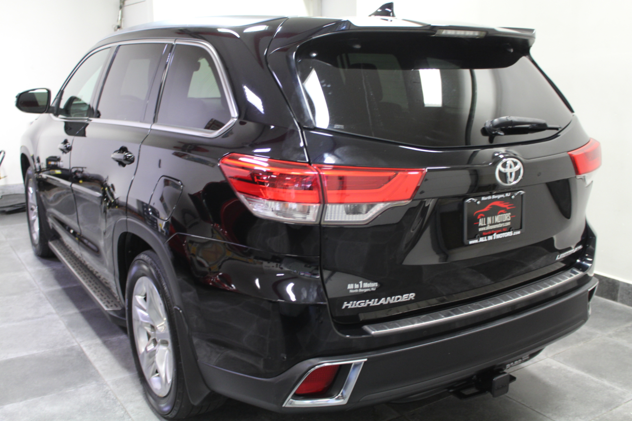 2017 Toyota Highlander Limited photo 2