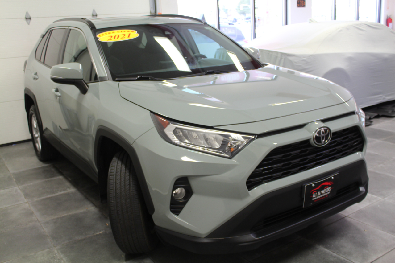 2021 Toyota RAV4 XLE photo 2