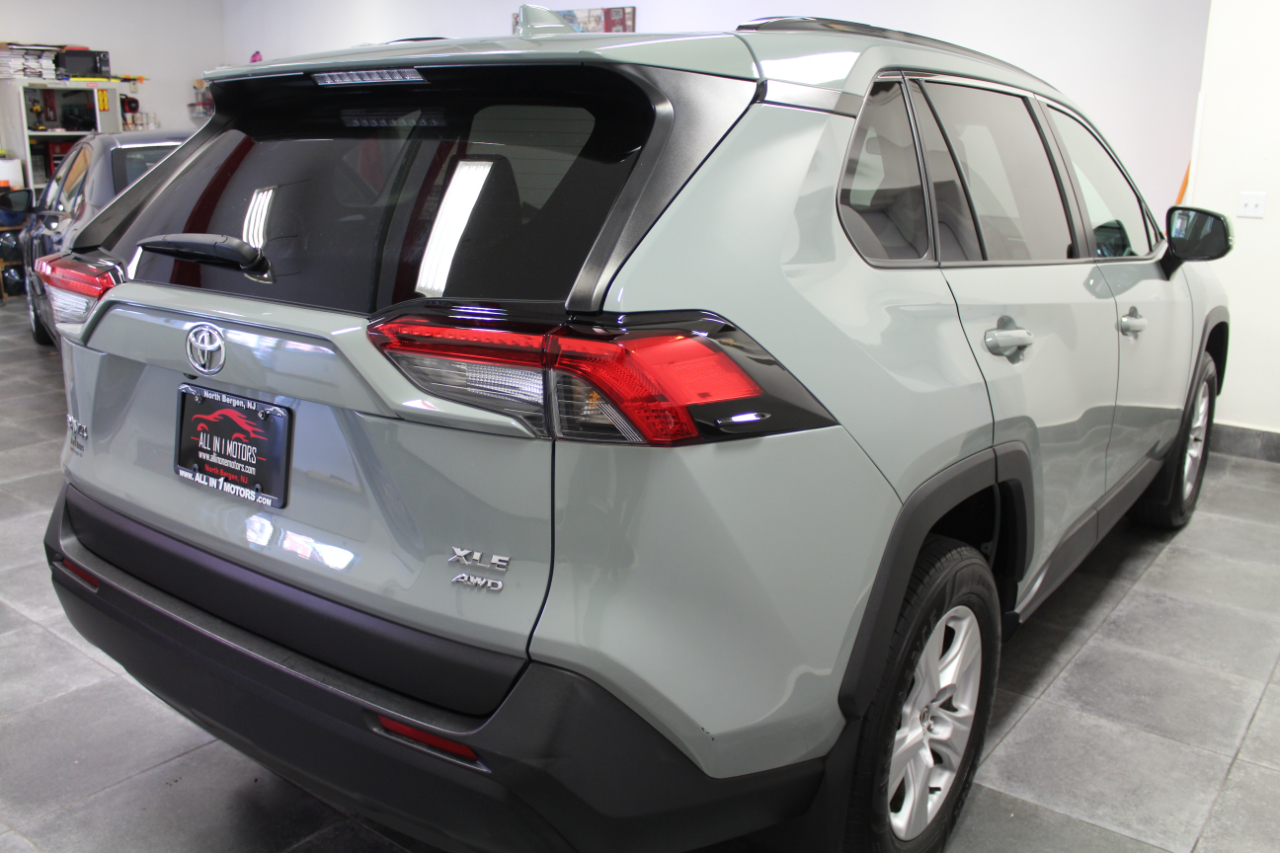 2021 Toyota RAV4 XLE photo 5