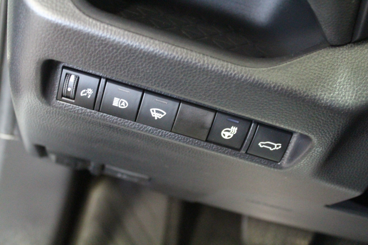 2021 Toyota RAV4 XLE photo 9