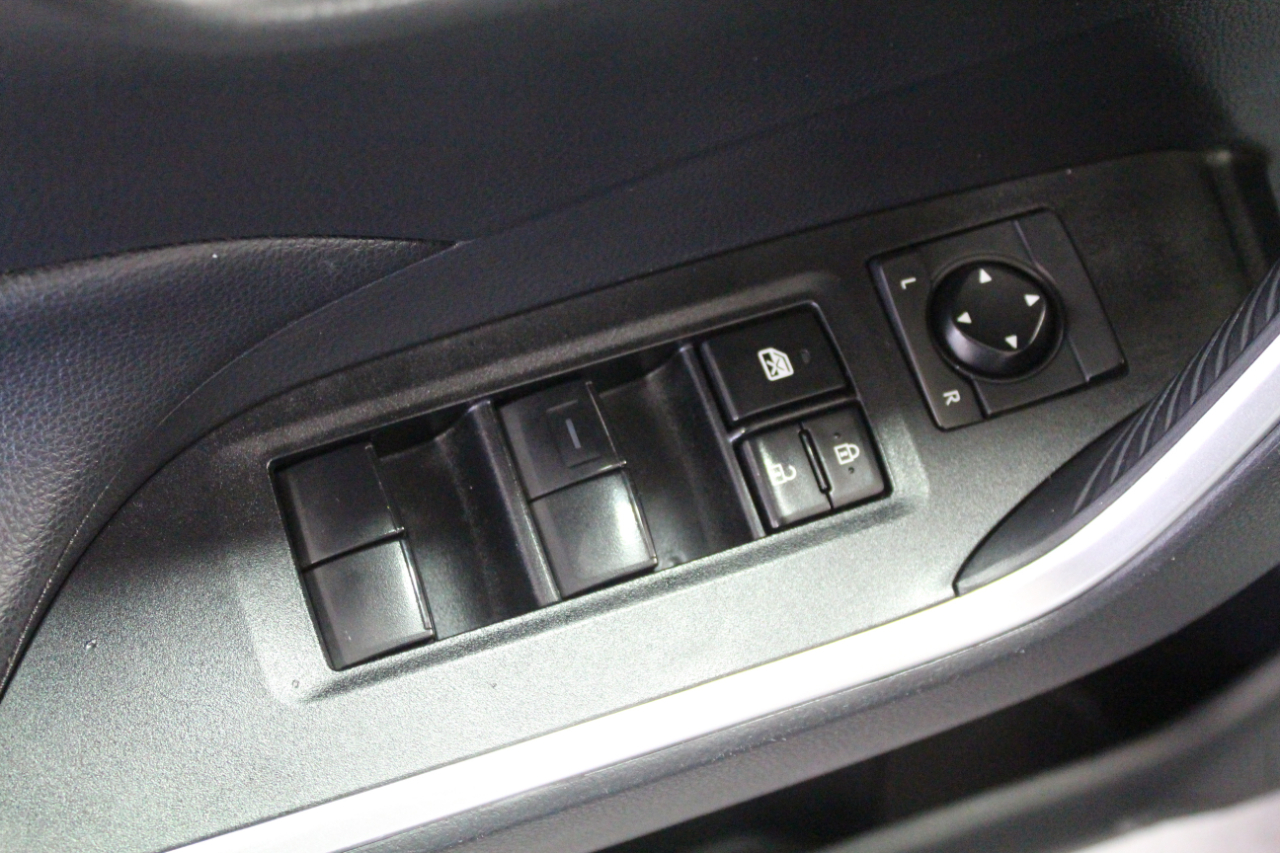 2021 Toyota RAV4 XLE photo 18