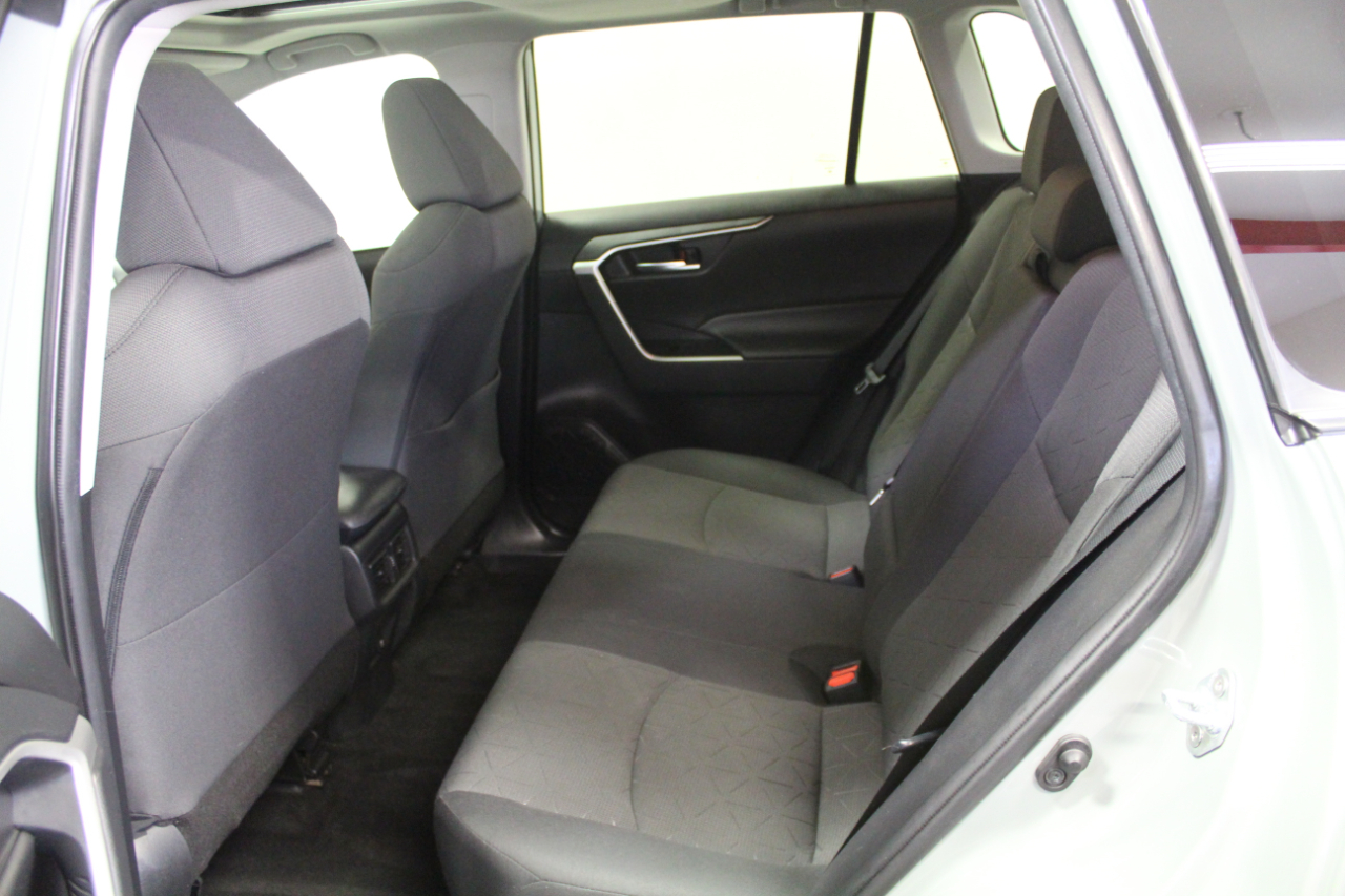 2021 Toyota RAV4 XLE photo 19