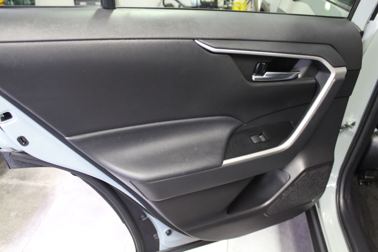 2021 Toyota RAV4 XLE photo 20