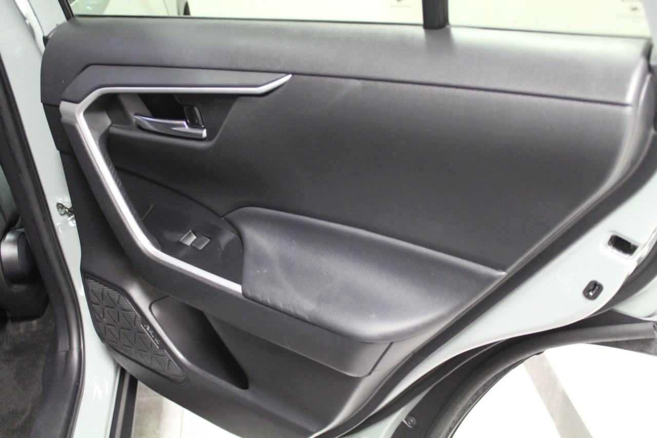 2021 Toyota RAV4 XLE photo 24