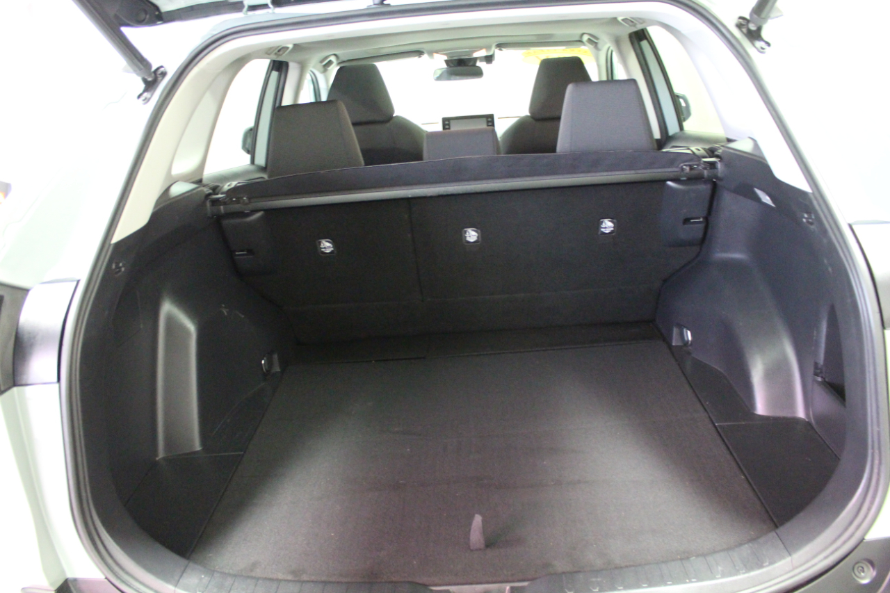 2021 Toyota RAV4 XLE photo 25