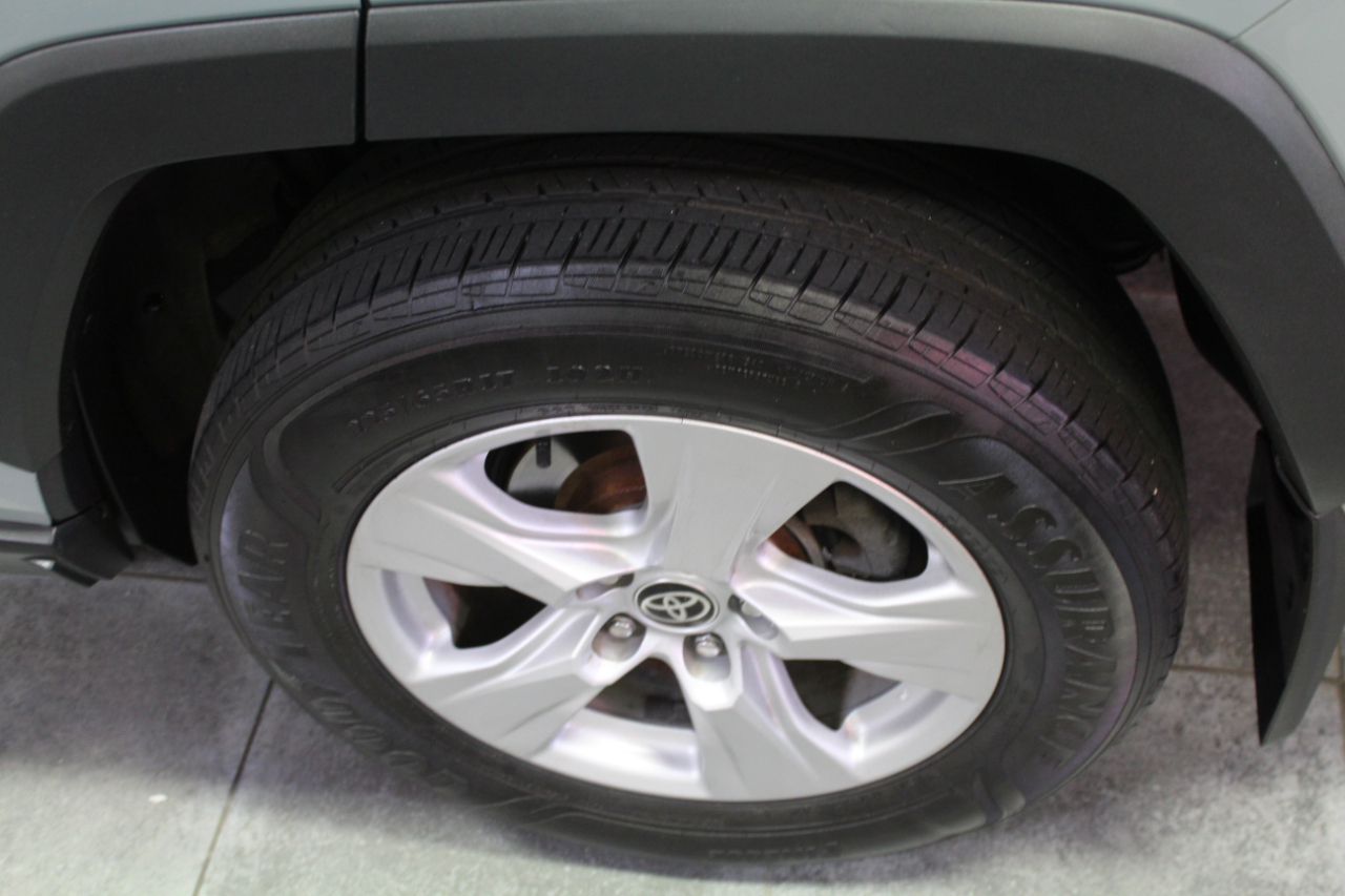 2021 Toyota RAV4 XLE photo 27