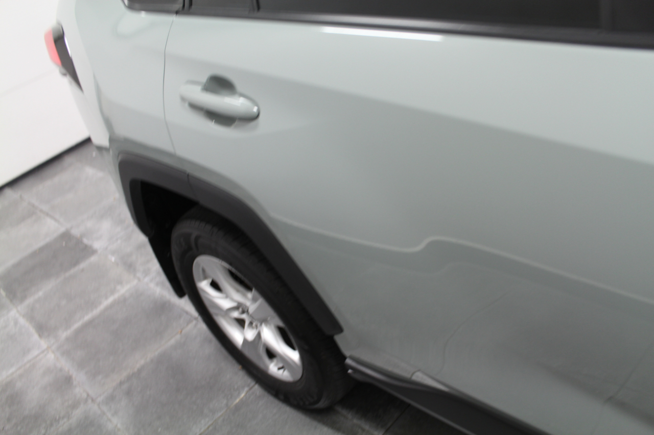2021 Toyota RAV4 XLE photo 32