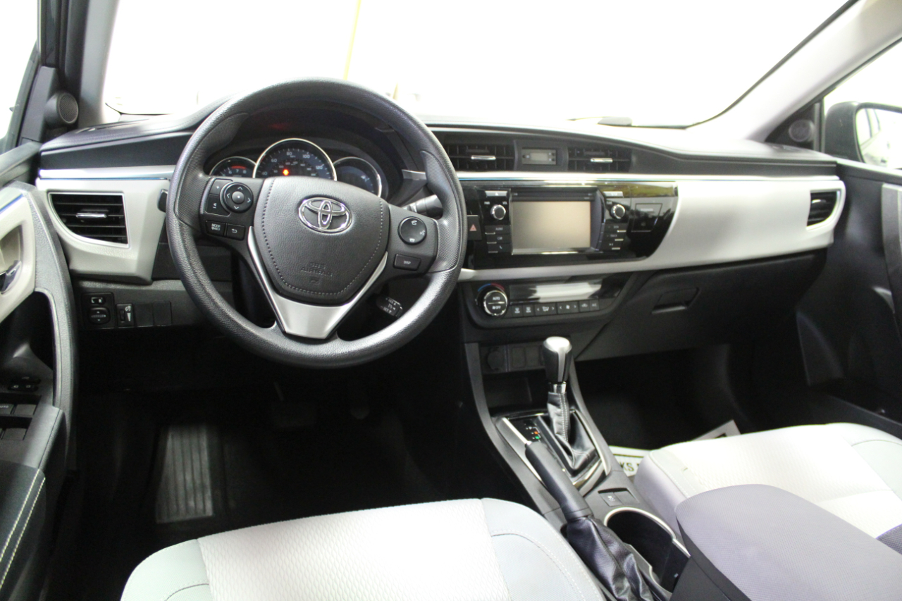 2015 Toyota Corolla LE Premium photo 7