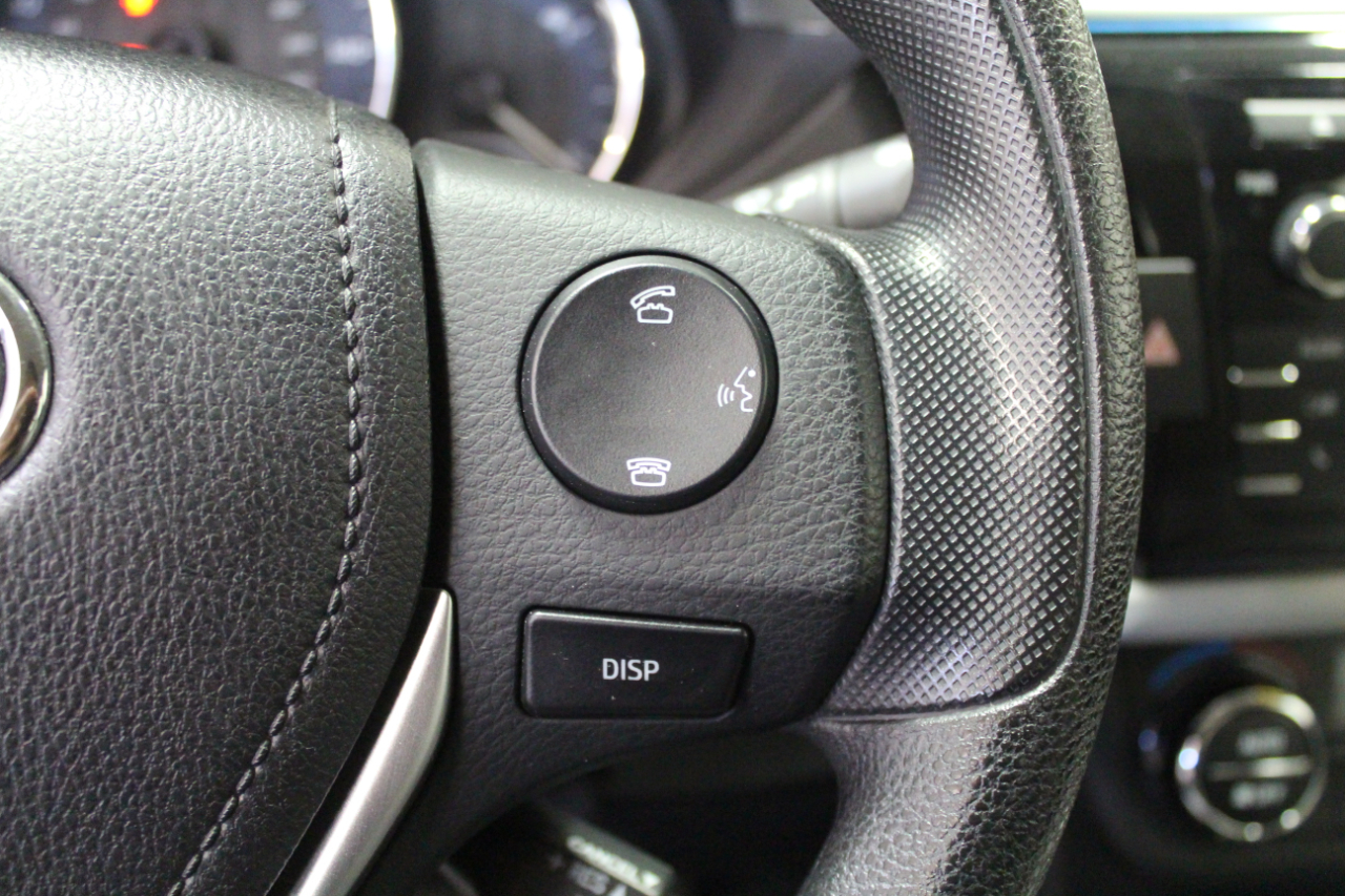2015 Toyota Corolla LE Premium photo 9