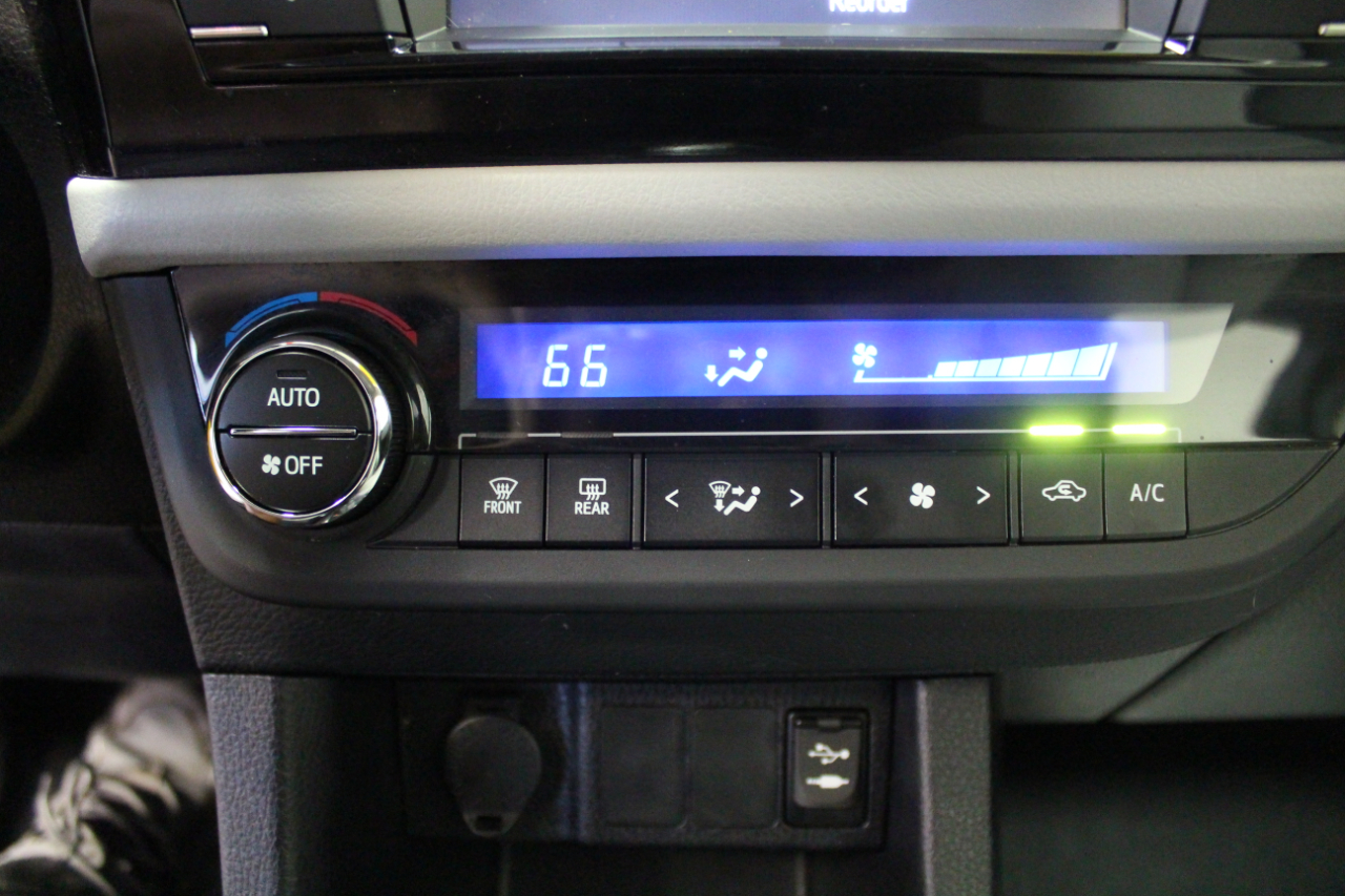 2015 Toyota Corolla LE Premium photo 14
