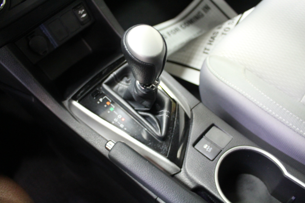 2015 Toyota Corolla LE Premium photo 15