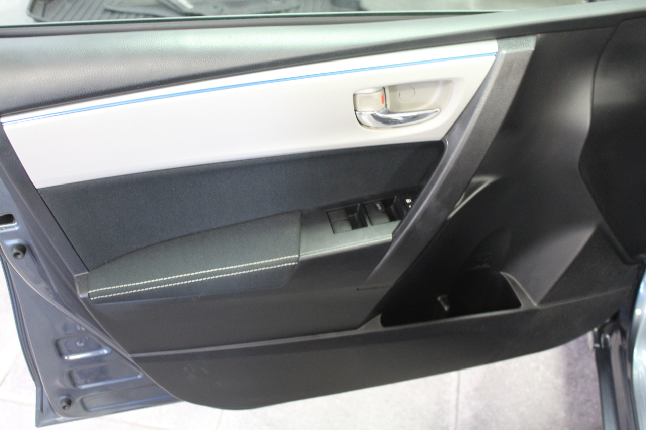 2015 Toyota Corolla LE Premium photo 17