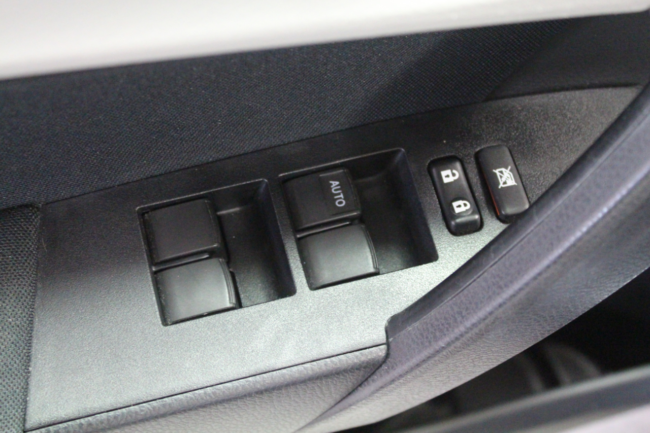 2015 Toyota Corolla LE Premium photo 18