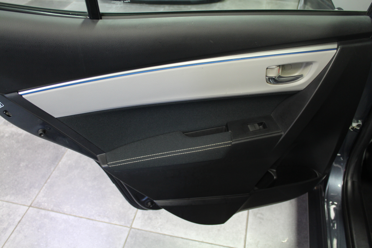 2015 Toyota Corolla LE Premium photo 20