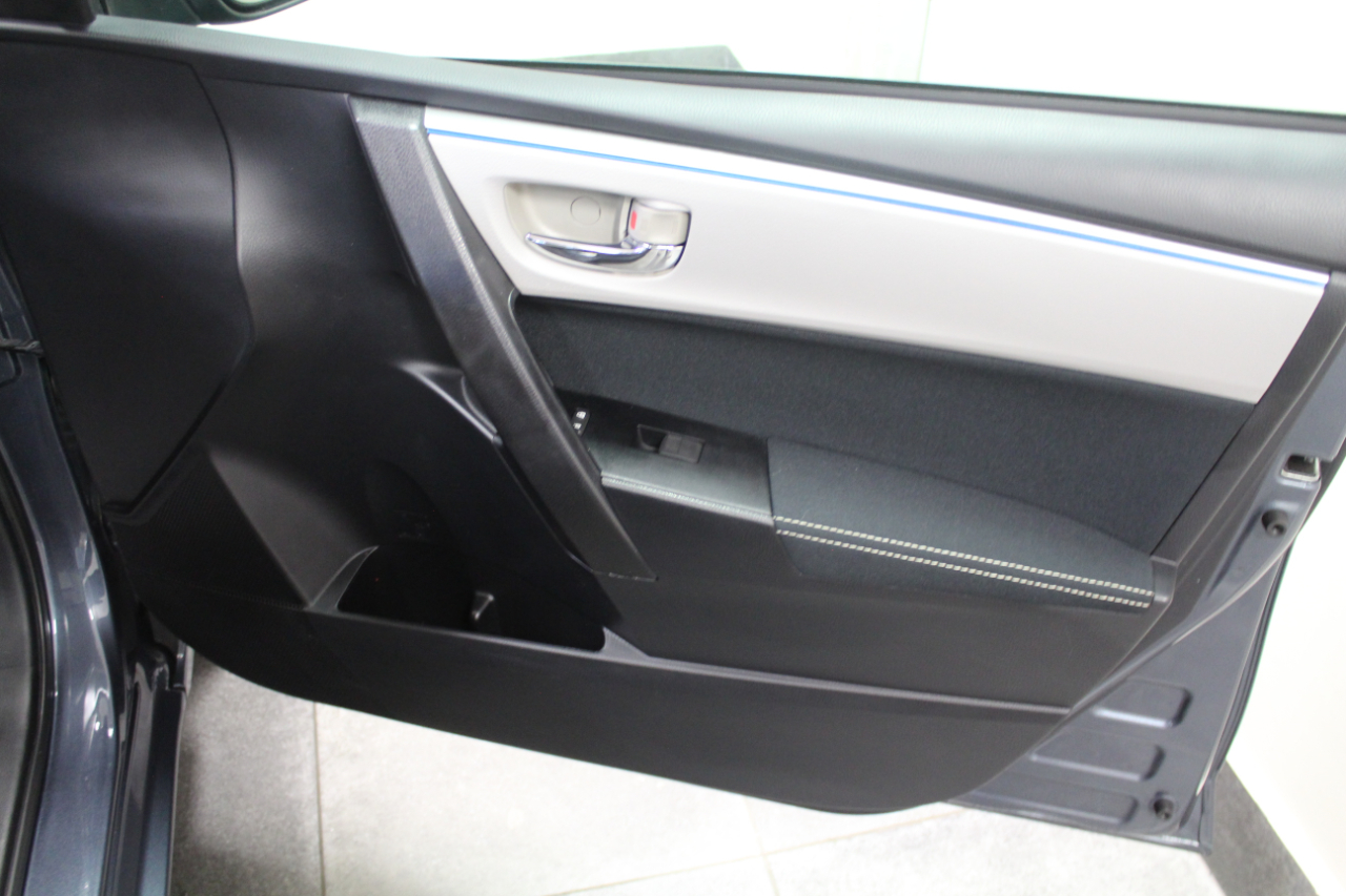 2015 Toyota Corolla LE Premium photo 22