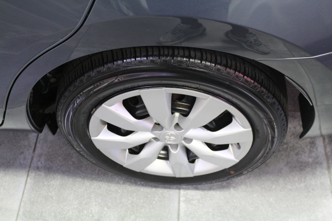 2015 Toyota Corolla LE Premium photo 27