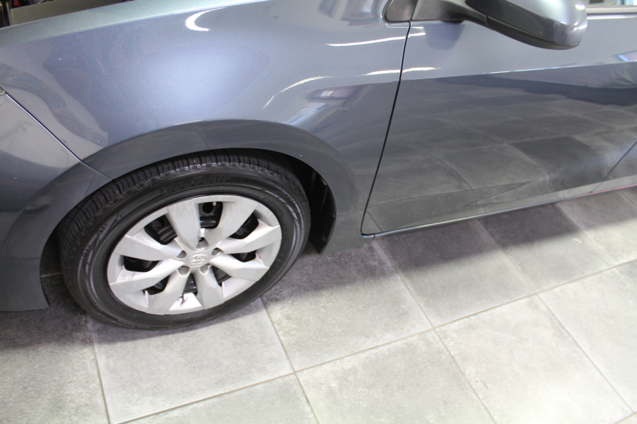 2015 Toyota Corolla LE Premium photo 29