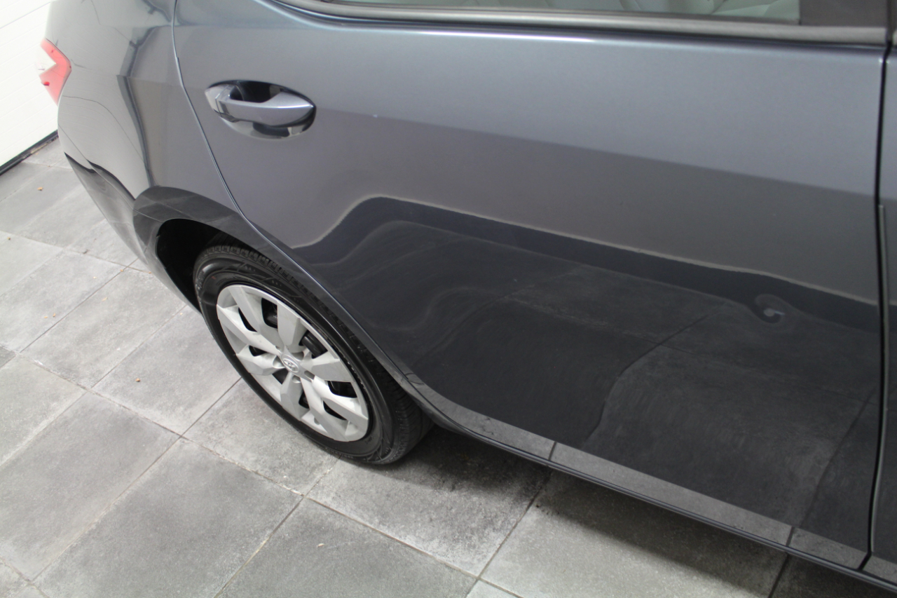 2015 Toyota Corolla LE Premium photo 32