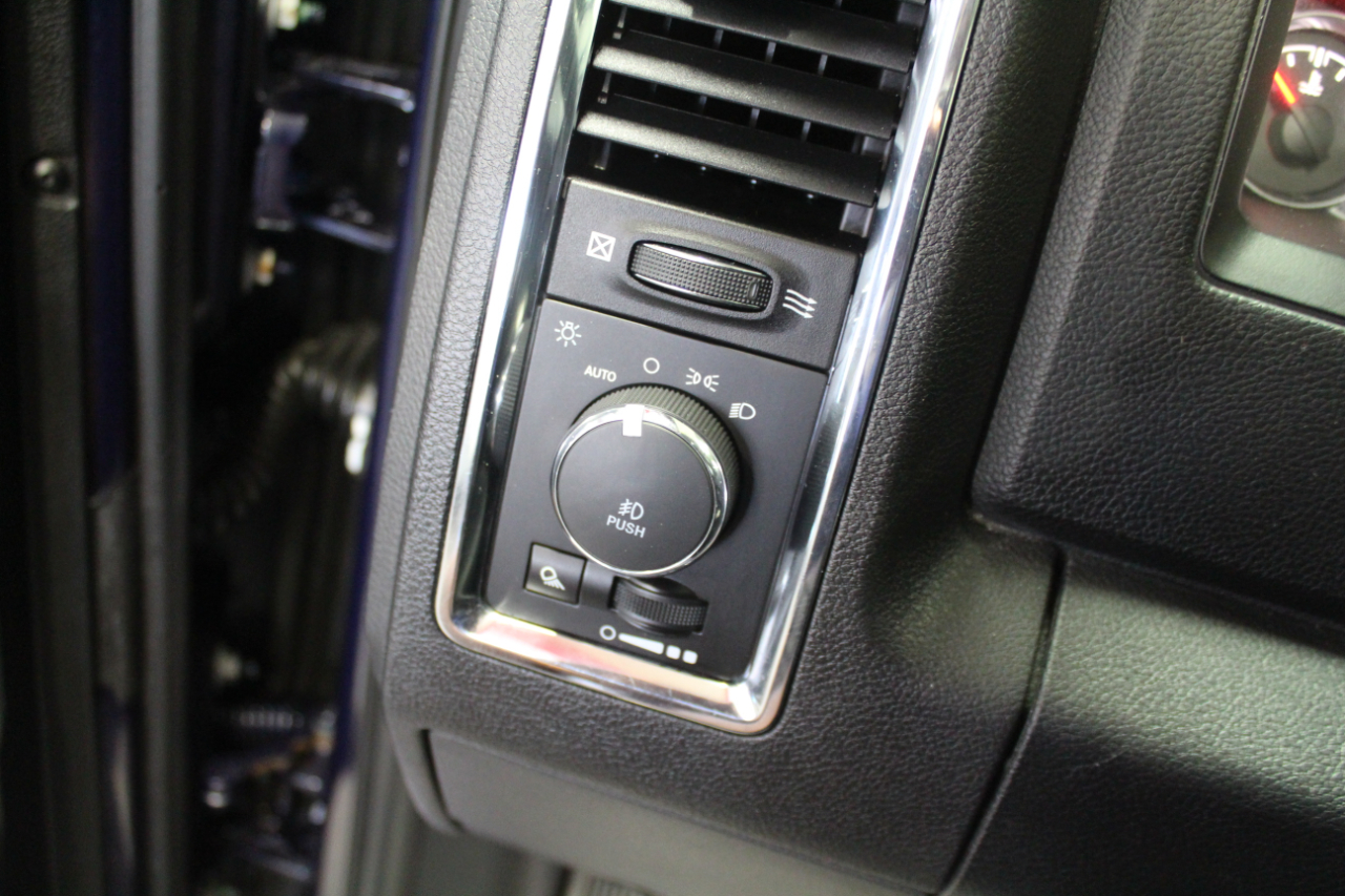 2017 Ram 1500 Laramie photo 9