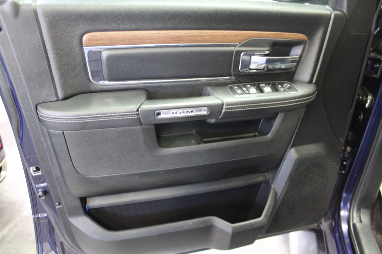 2017 Ram 1500 Laramie photo 19