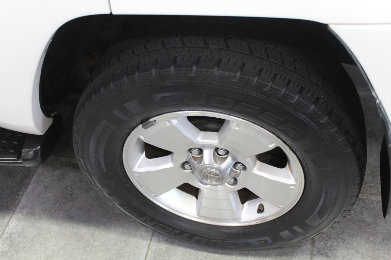 Toyota 4Runner 4dr SR5 V6 Auto 4WD (Natl) 2004 Toyota 4Runner 4dr SR5 V6 Auto 4WD (Natl) 2004