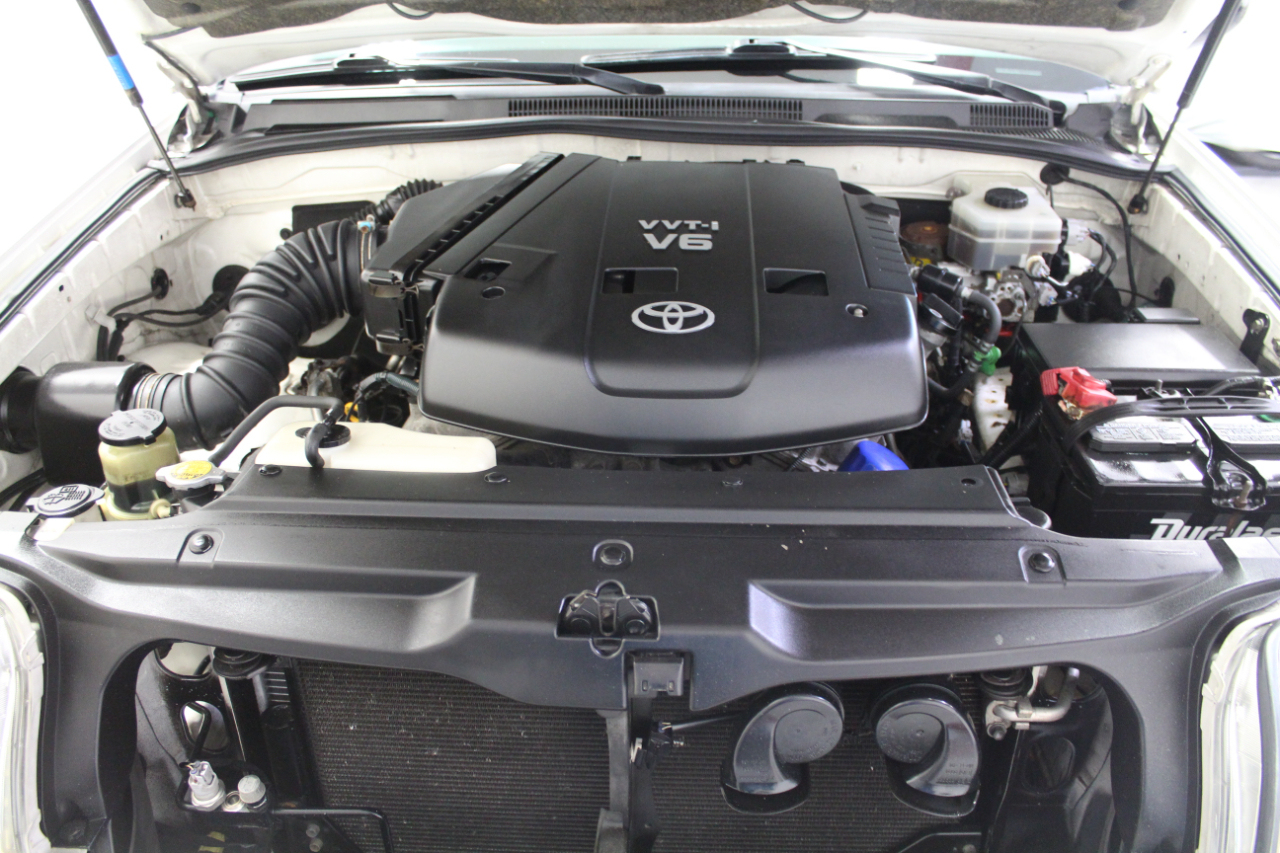 Toyota 4Runner 4dr SR5 V6 Auto 4WD (Natl) 2004 Toyota 4Runner 4dr SR5 V6 Auto 4WD (Natl) 2004