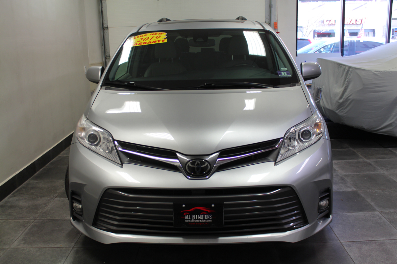 Toyota Sienna XLE FWD 8-Passenger (Natl) 2019