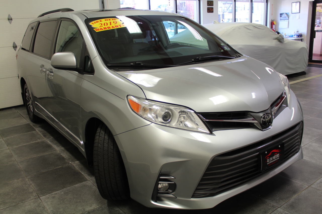 Toyota Sienna XLE FWD 8-Passenger (Natl) 2019
