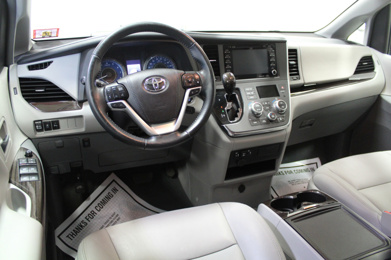 Toyota Sienna XLE FWD 8-Passenger (Natl) 2019