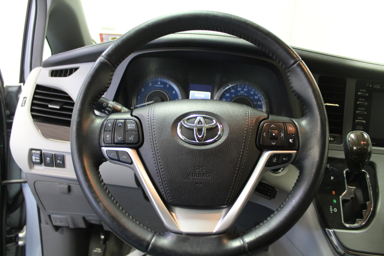 Toyota Sienna XLE FWD 8-Passenger (Natl) 2019