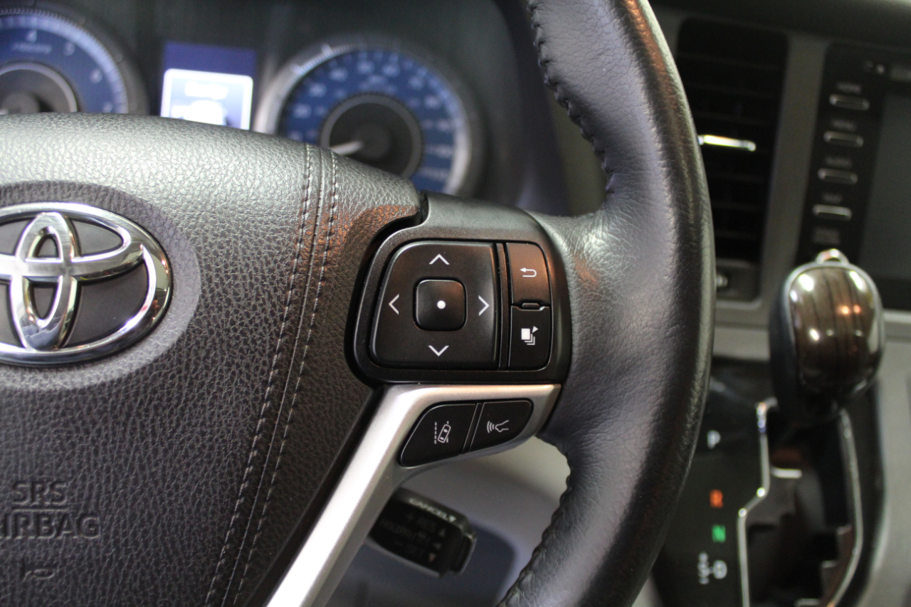 Toyota Sienna XLE FWD 8-Passenger (Natl) 2019